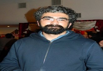 Öğrenci gösterilerine katılan Dr. Özgür Akbaba mesleğinden oldu